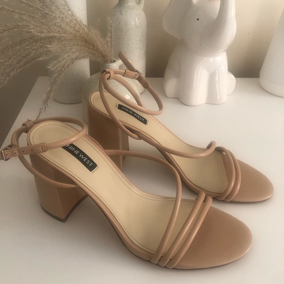 Nude block heels, size 9.5 - Picture 4 of 5